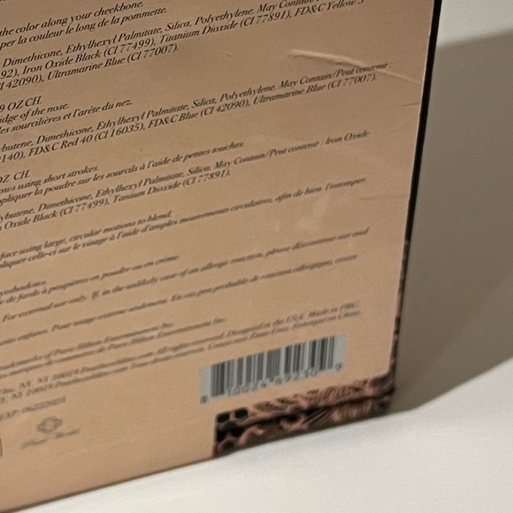 New unopened Paris Hilton makeup set with multiple colors and brushes included - Picture 6 of 6